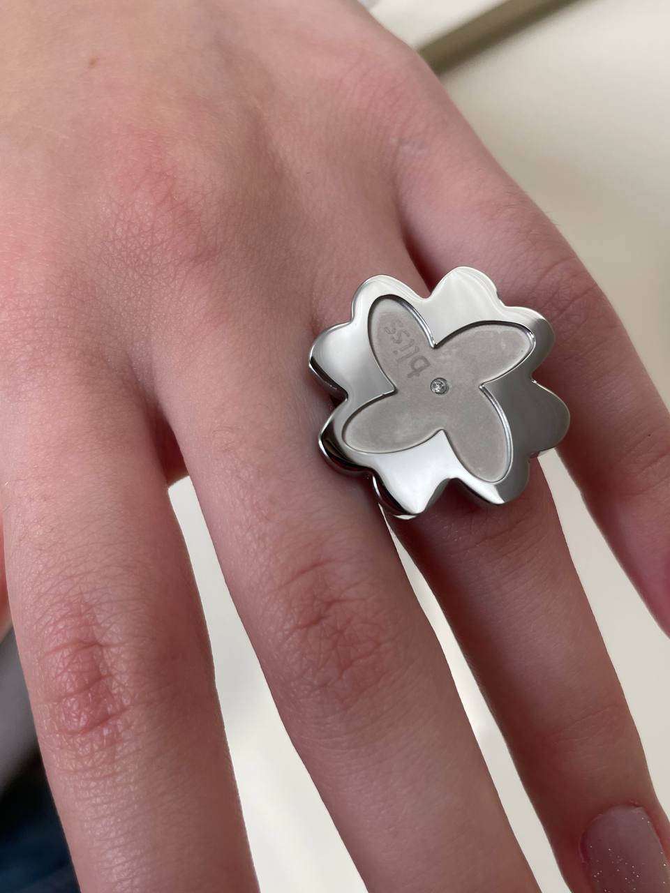 Кольцо массивное цветок